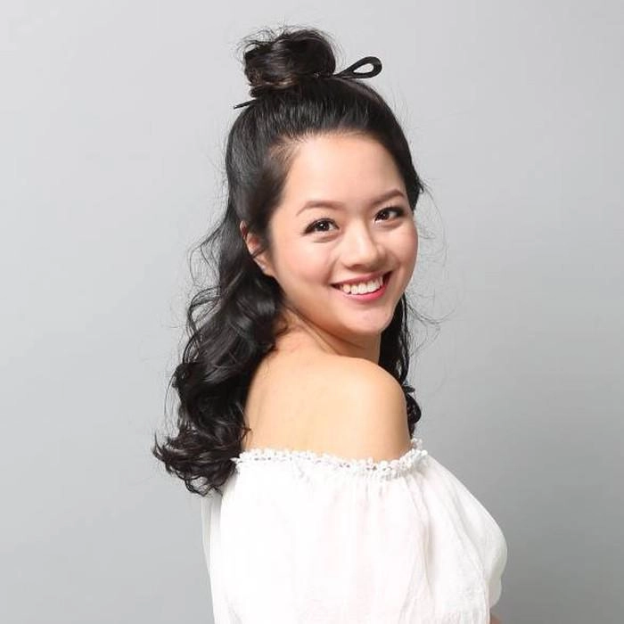 Sinh con được 2 tháng con gái nsưt chiều xuân khoe nhan sắc lộng lẫy hơn thời còn son rỗi