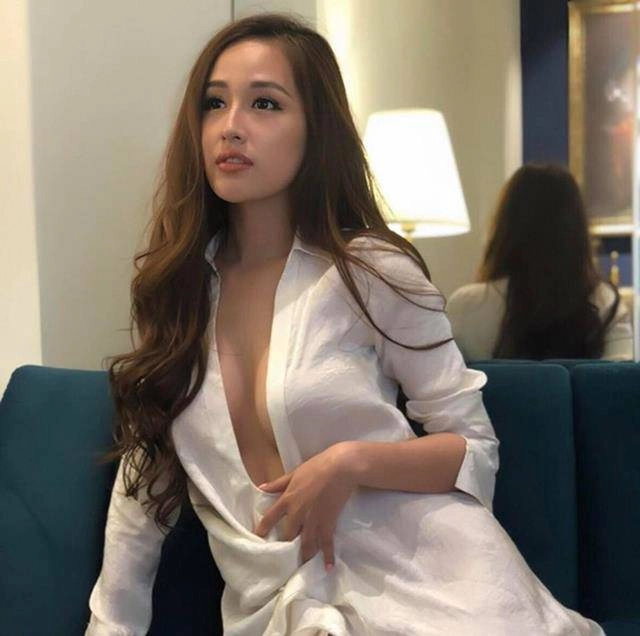 Sự thật đằng sau đôi gò bồng đảo căng tròn hết cỡ của thúy vi và loạt mỹ nhân việt
