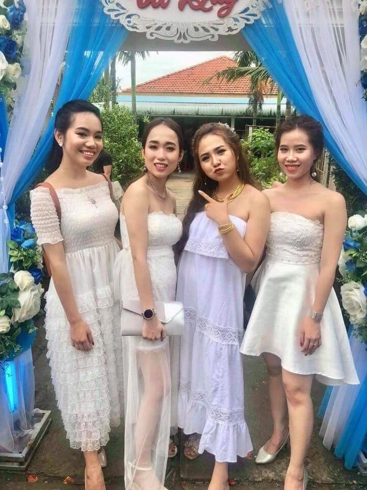 Sự thật đằng sau hình ảnh ba cô gái trang điểm như xác sống đi ăn đám cưới bạn thân