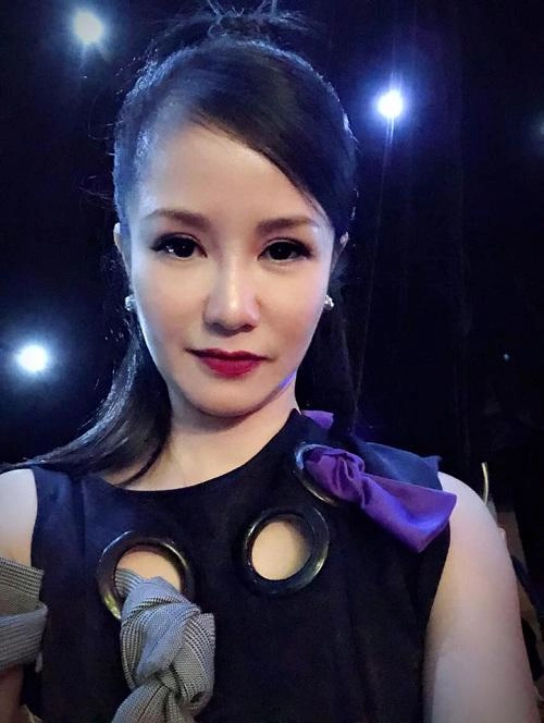 Suýt không nhận ra nhan sắc hồng nhung sau 8 tháng ly hôn chồng tây