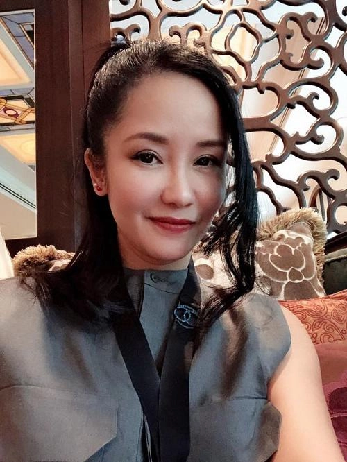 Suýt không nhận ra nhan sắc hồng nhung sau 8 tháng ly hôn chồng tây