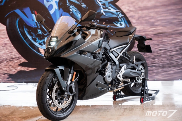 Suzuki gsx-8r 2024 và v-strom 800 2024 chính thức ra mắt