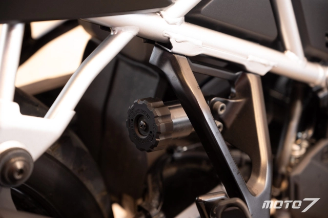 Suzuki gsx-8r 2024 và v-strom 800 2024 chính thức ra mắt