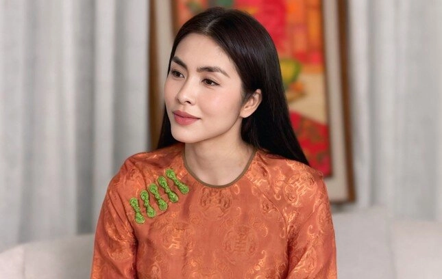 Tăng thanh hà liên tục xuất hiện nền nã với áo dài sánh đôi đẹp tuyệt đối bên ông xã louis nguyễn