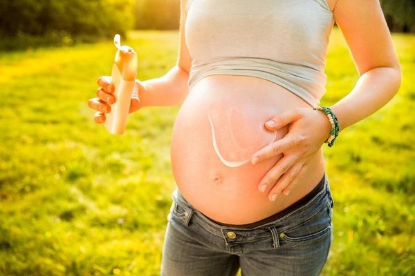 Tất tần tất cách sử dụng kem chống nắng cho bà bầu an toàn cho cả mẹ và bé
