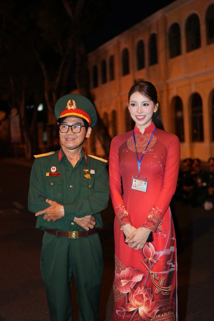 Tham dự đại lễ 50 năm giải phóng miền nam dàn hoa hậu có mặt từ 4 giờ sáng