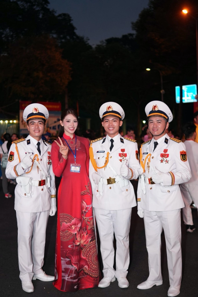 Tham dự đại lễ 50 năm giải phóng miền nam dàn hoa hậu có mặt từ 4 giờ sáng