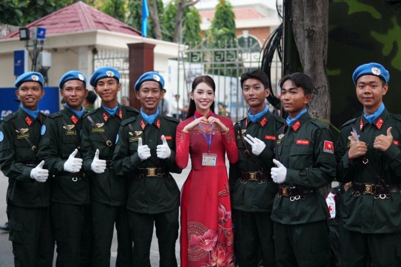 Tham dự đại lễ 50 năm giải phóng miền nam dàn hoa hậu có mặt từ 4 giờ sáng