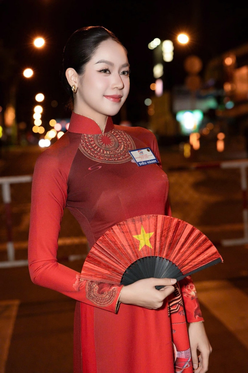Tham dự đại lễ 50 năm giải phóng miền nam dàn hoa hậu có mặt từ 4 giờ sáng