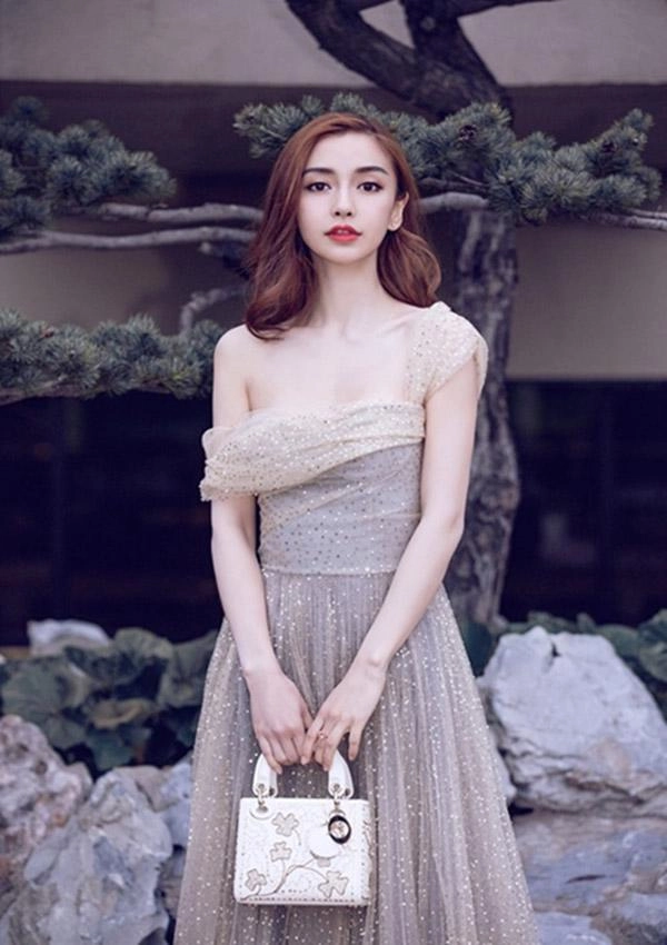 Thân hình cò hương nhưng nữ thần cổ trang angela baby vẫn có làn da đẹp chính nhờ thứ này