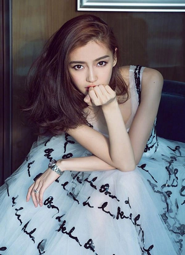 Thân hình cò hương nhưng nữ thần cổ trang angela baby vẫn có làn da đẹp chính nhờ thứ này