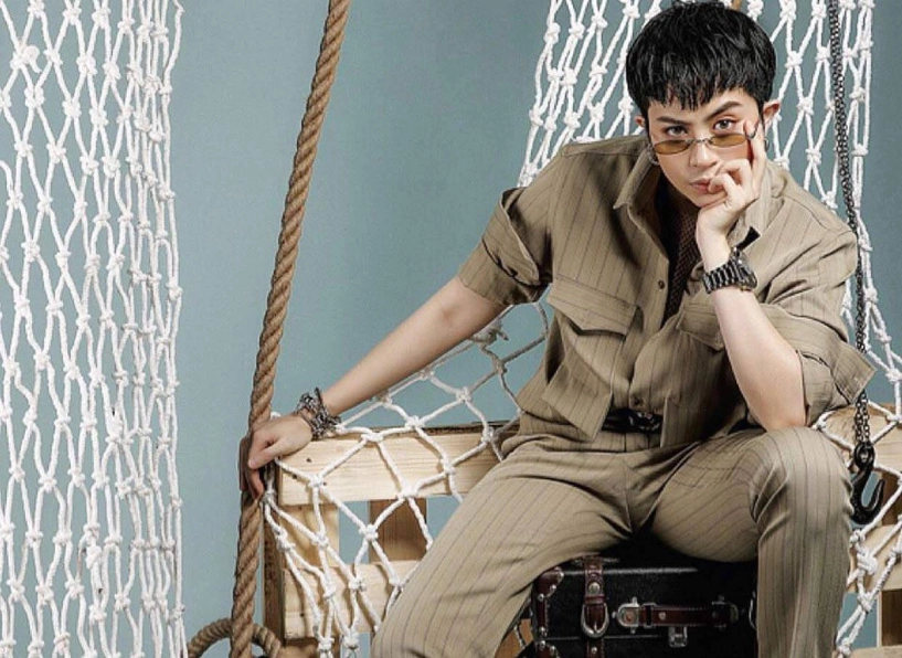 Thật khó tin khi những cô nàng đẹp trai nhất showbiz lại có thời nữ tính đến vậy