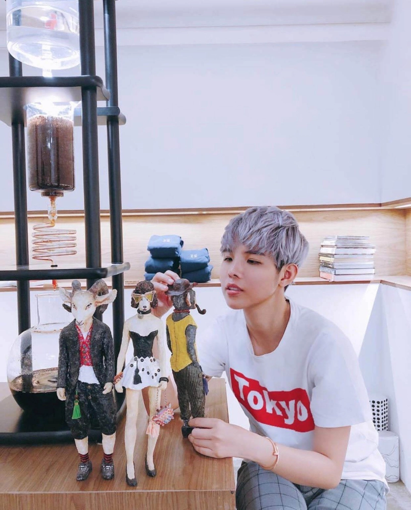 Thật khó tin khi những cô nàng đẹp trai nhất showbiz lại có thời nữ tính đến vậy