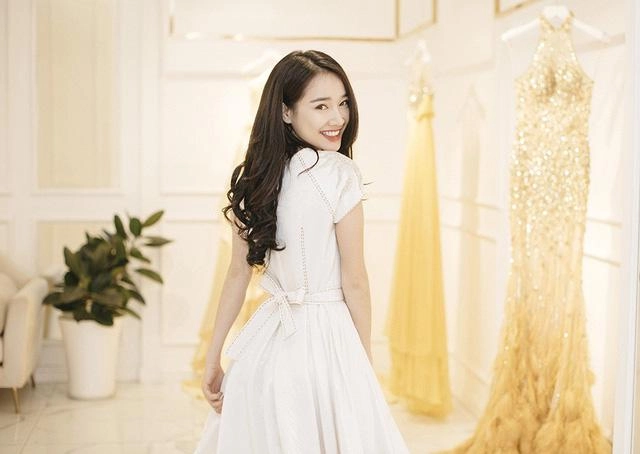 Tiệc đính hôn trọng đại tối nay cô dâu nhã phương sẽ chọn phong cách trang điểm nào