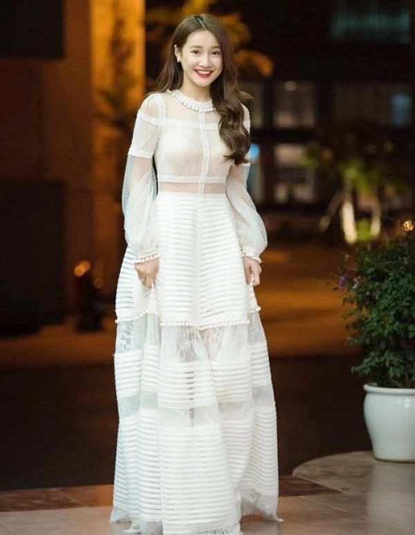 Tiệc đính hôn trọng đại tối nay cô dâu nhã phương sẽ chọn phong cách trang điểm nào