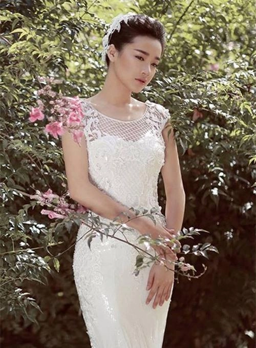 Tiệc đính hôn trọng đại tối nay cô dâu nhã phương sẽ chọn phong cách trang điểm nào