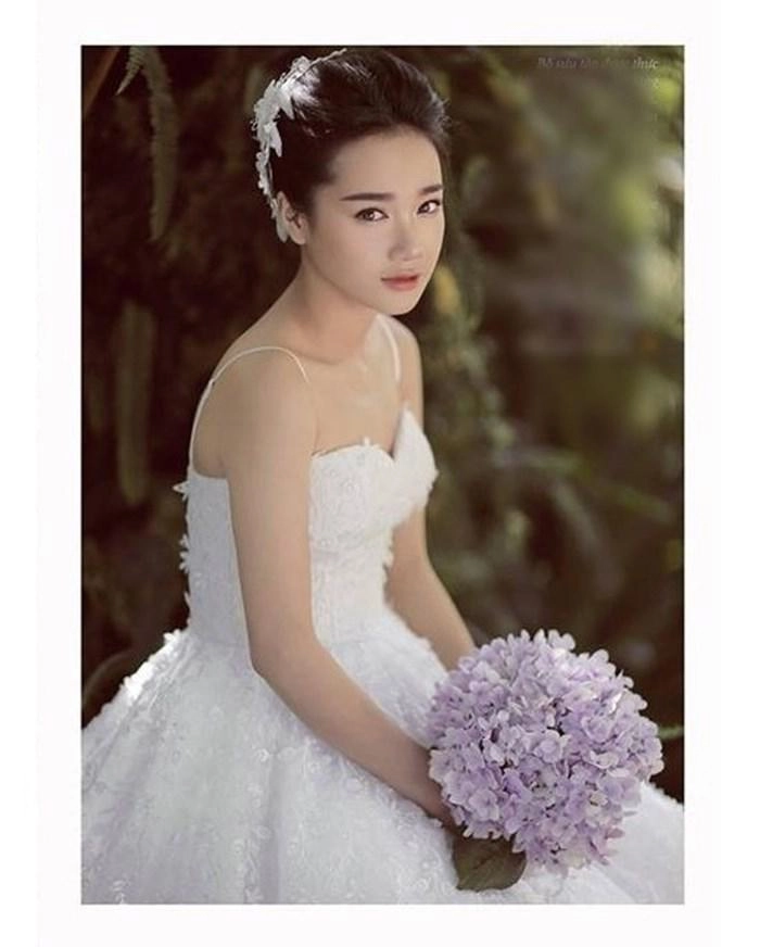Tiệc đính hôn trọng đại tối nay cô dâu nhã phương sẽ chọn phong cách trang điểm nào