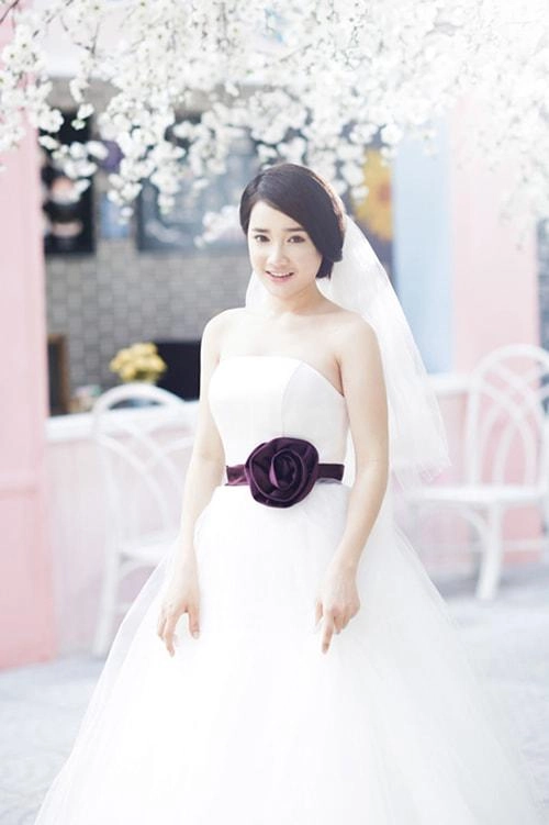 Tiệc đính hôn trọng đại tối nay cô dâu nhã phương sẽ chọn phong cách trang điểm nào