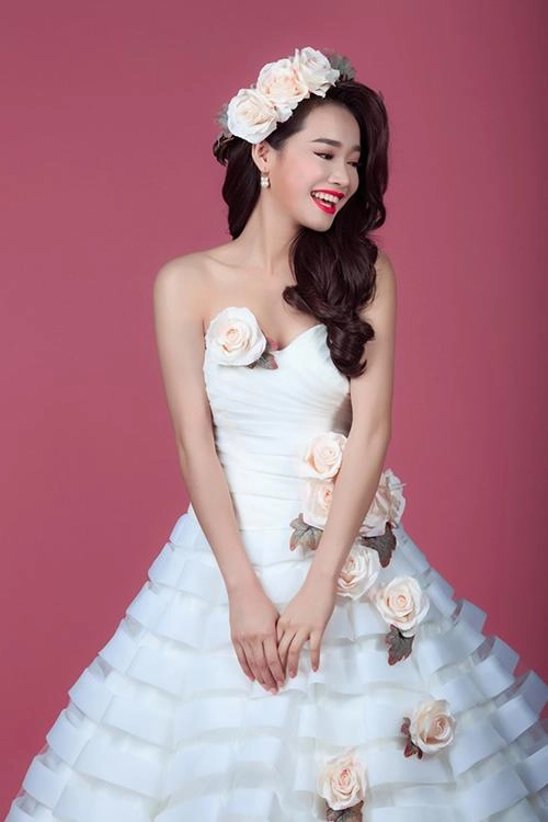 Tiệc đính hôn trọng đại tối nay cô dâu nhã phương sẽ chọn phong cách trang điểm nào