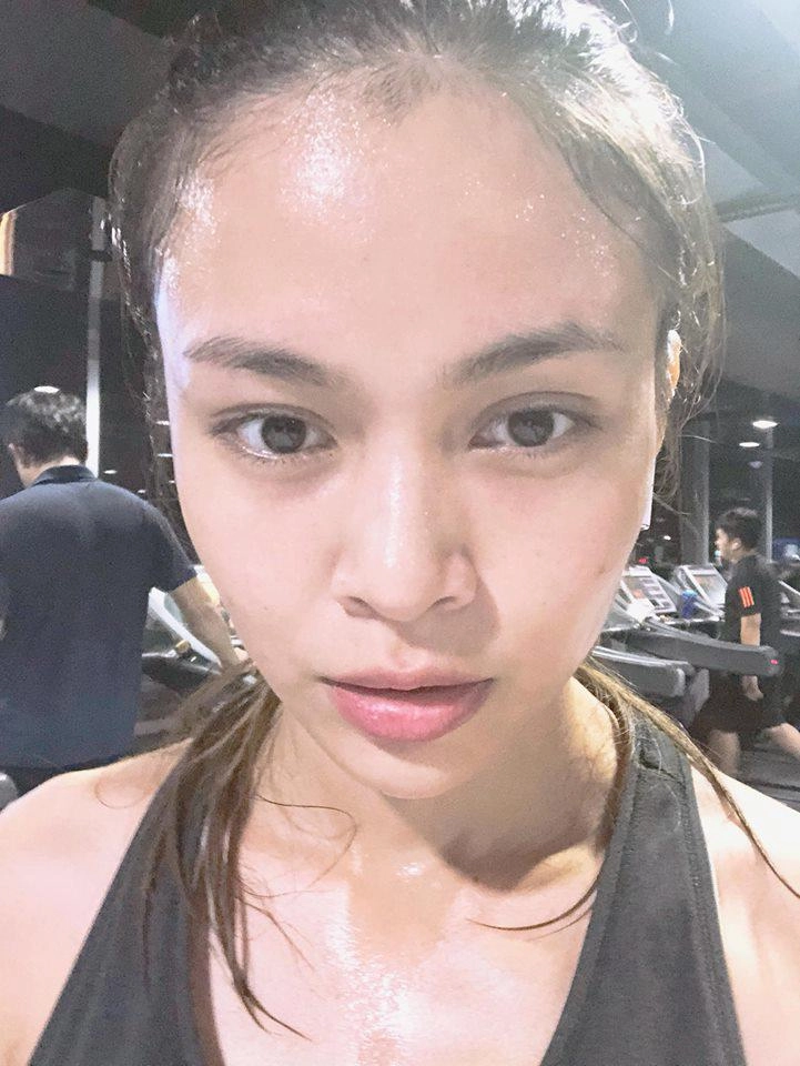 Tiễn h hen niê lên đường thi miss univere mâu thuỷ chỉ đánh son kẻ mày mà vẫn xinh đẹp