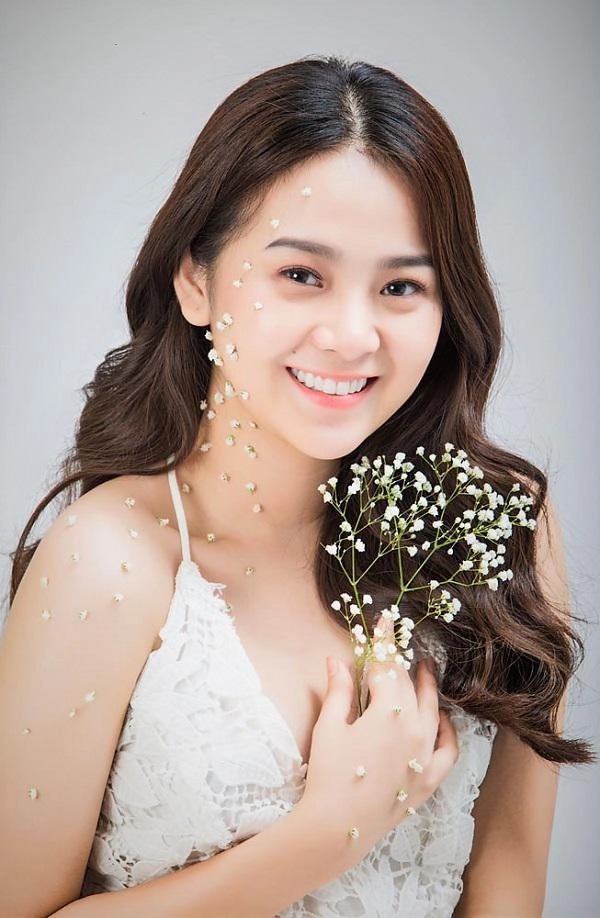 tình địch cao tay khiến nhã phương cứng họng là người xinh đẹp đến mức nào