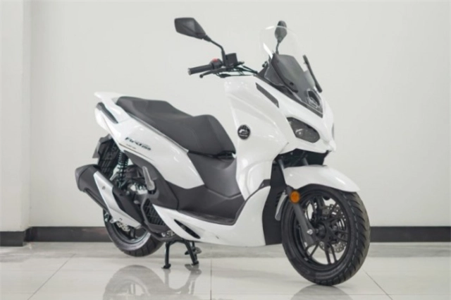 Tôi thích qjmoto fort 150 vì giá rẻ ngang airblade nhưng công nghệ hơn hẳn sh