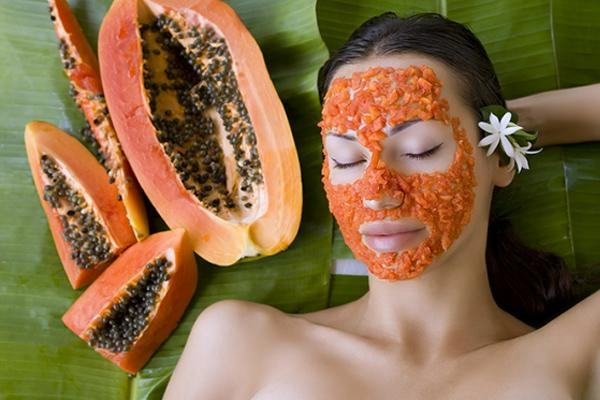 Trắng đến mức nhìn như bạch tạng đây là mốt mới của gái thái ngày nay