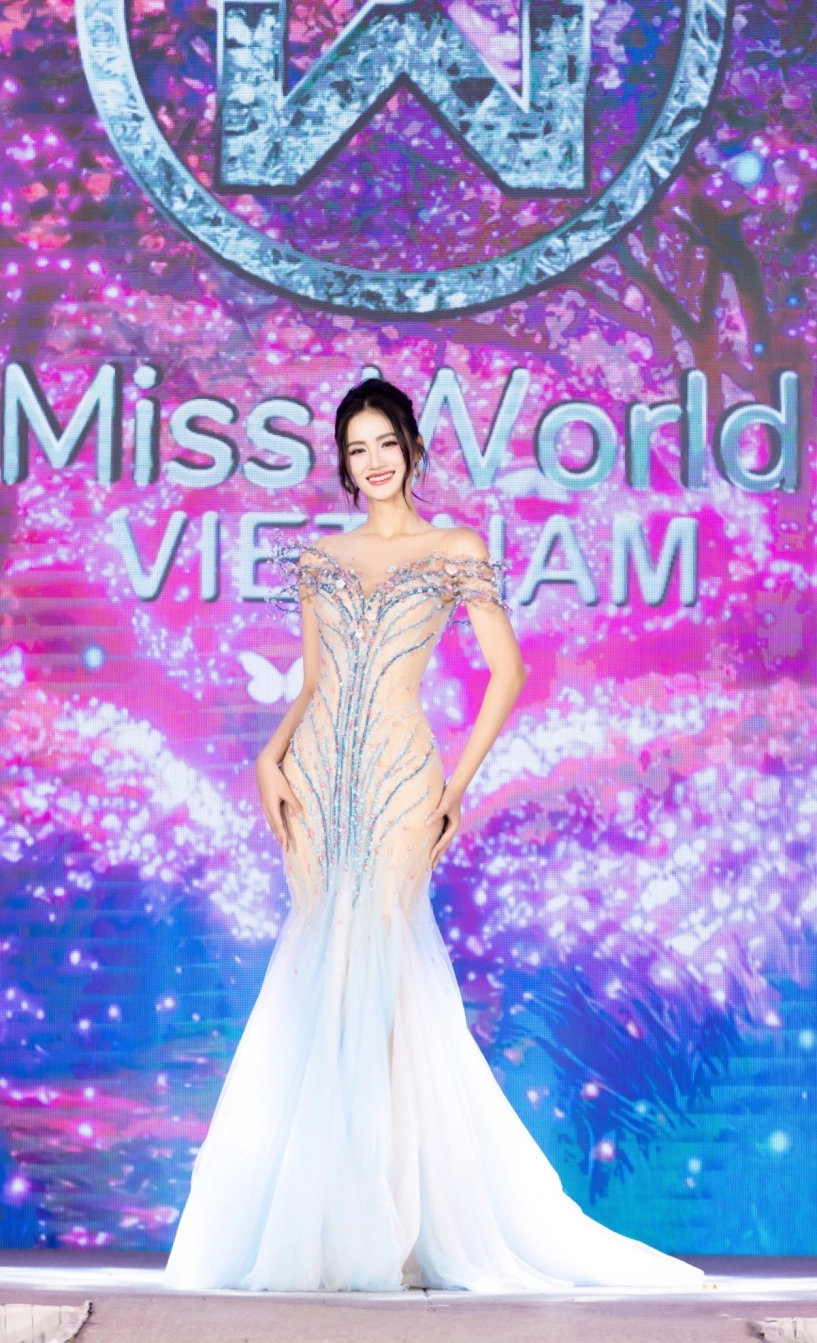 Trang phục đầu tiên hoa hậu ý nhi diện tới miss world nhận về phản ứng ra sao