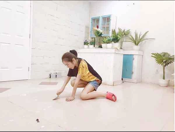 Trên 30 rồi mà elly trần vẫn khoe dáng táo bạo lộ hình xăm chỗ nhạy cảm