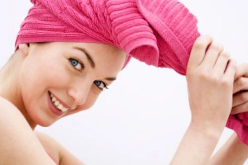 Trị tóc bạc sớm nhờ công thức nhuộm đen bằng khế chua và khoai tây rẻ như cho