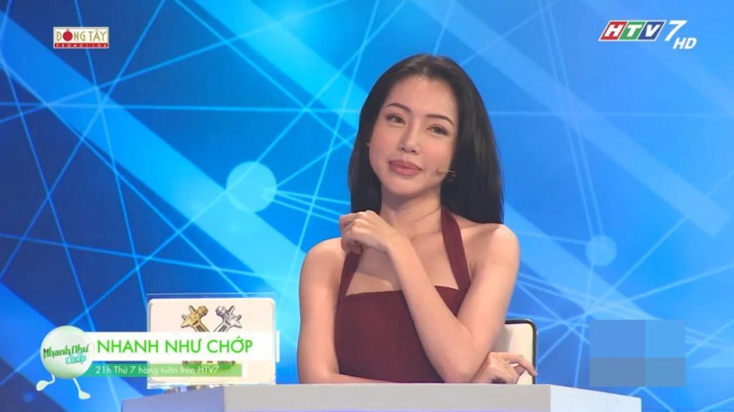 Trong khi elly trần lộ mặt sưng vù văn mai hương lại gây hoảng hốt vì cằm tam giác nhọn