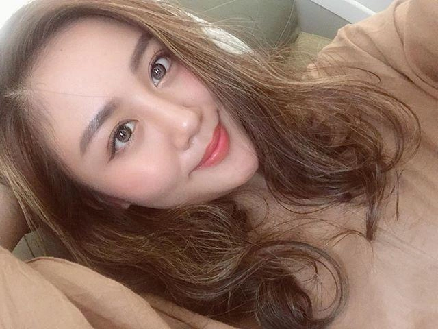 Trong khi elly trần lộ mặt sưng vù văn mai hương lại gây hoảng hốt vì cằm tam giác nhọn