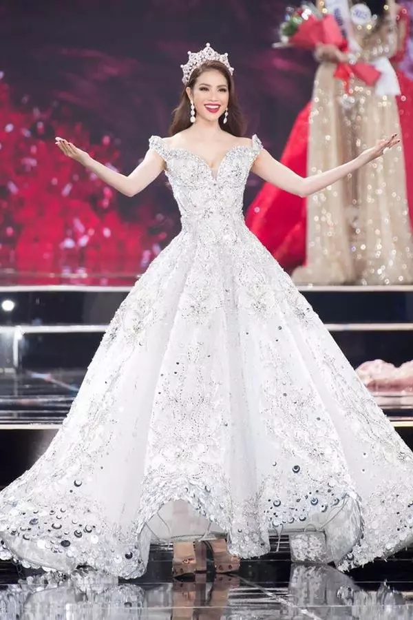 Từ chân trần đến dạ hội lấp lánh 7 chiếc váy final walk của hoa hậu việt khiến dân tình nhớ mãi