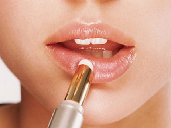 Tự làm son môi cho bà bầu cực đơn giản với củ dền mua ngoài chợ