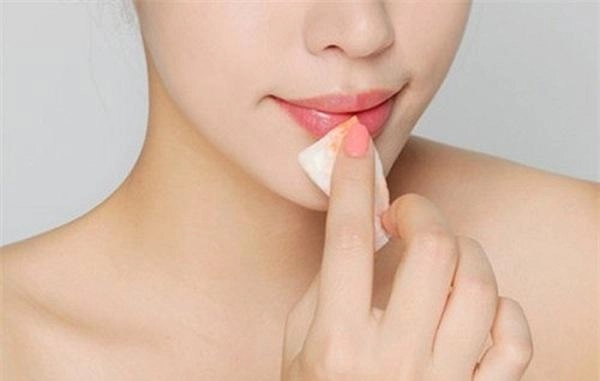 Tự làm son môi cho bà bầu cực đơn giản với củ dền mua ngoài chợ