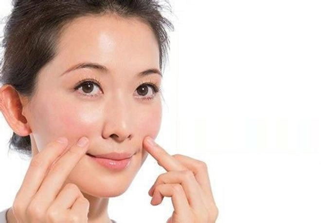 Từ u30 trở lên chị em không cần lo nếp nhăn khóe miệng nữa khi có những bí quyết này