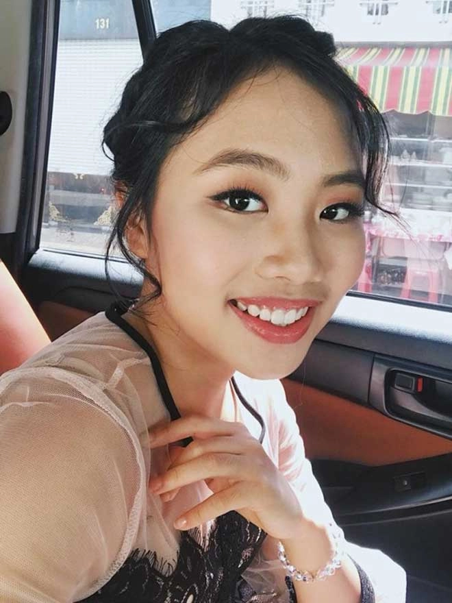 Tuổi 15 cô bé dân ca phương mỹ chi trang điểm đậm khó nhận ra fan tranh cãi