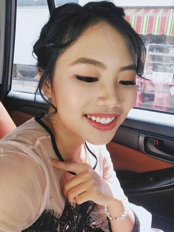 Tuổi 15 cô bé dân ca phương mỹ chi trang điểm đậm khó nhận ra fan tranh cãi