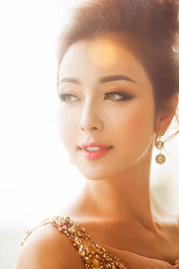 Tưởng chừng xinh đẹp bất chấp thời gian cuối cùng jennifer phạm cũng để lộ khuyết điểm già nua
