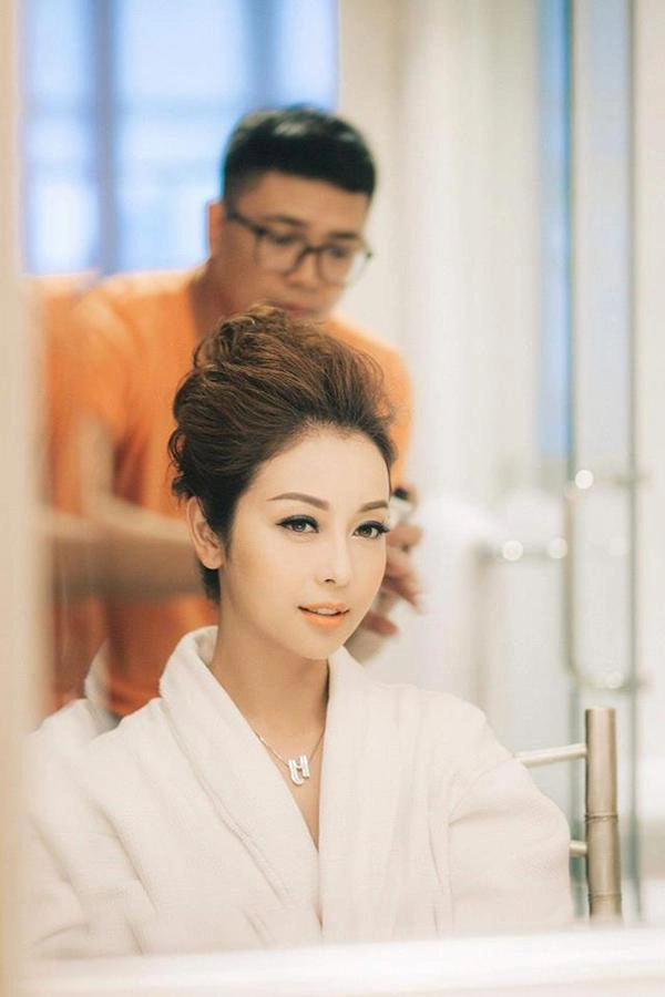 Tưởng chừng xinh đẹp bất chấp thời gian cuối cùng jennifer phạm cũng để lộ khuyết điểm già nua