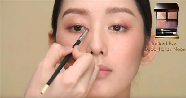 Vẫn là lớp nền trong suốt đây là xu hướng trang điểm mùa xuân mà cô dâu nên tham khảo