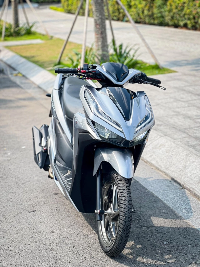 Vario độ dàn chân bất đối xứng phá cách theo đường lối riêng