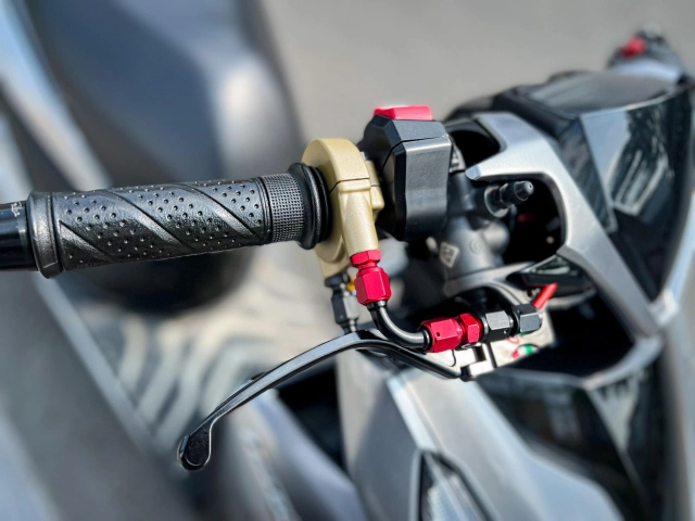 Vario độ dàn chân bất đối xứng phá cách theo đường lối riêng