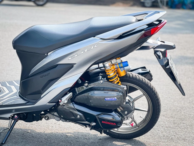 Vario độ dàn chân bất đối xứng phá cách theo đường lối riêng