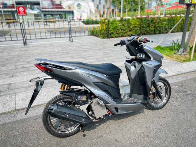 Vario độ dàn chân bất đối xứng phá cách theo đường lối riêng