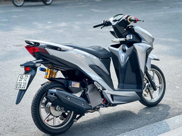 Vario độ dàn chân bất đối xứng phá cách theo đường lối riêng