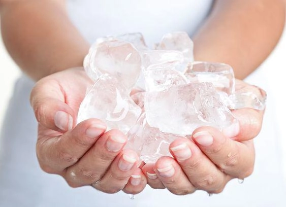 Vết chân chim dày đặc quanh mắt biết mất nhanh chóng chỉ với 5 công thức tại nhà
