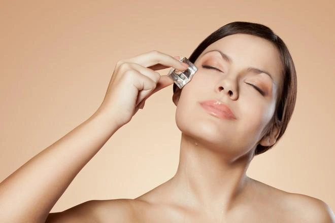 Vết chân chim dày đặc quanh mắt biết mất nhanh chóng chỉ với 5 công thức tại nhà