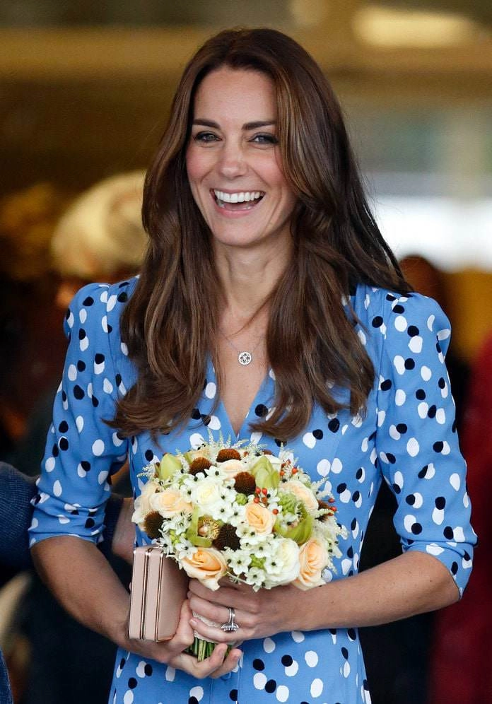 Vì sao cả công nương meghan markle lẫn lý nhã kỳ lại mê mệt màu son này đến vậy