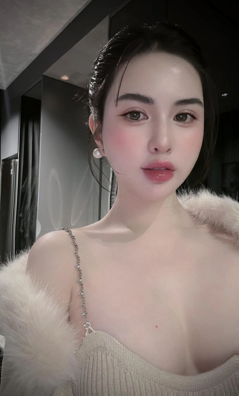 Vợ cũ việt anh u40 lên đồ vẫn trẻ như gái đôi mươi được khen quyến rũ không kém ngọc trinh